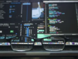 Diferença Entre Dados e Informação: Conceito, Exemplos Práticos e Impacto nas Empresas
